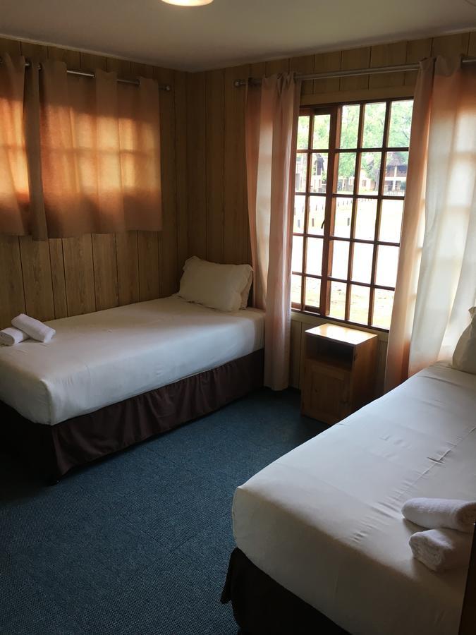 Dragon Peaks Mountain Resort Champagne Valley エクステリア 写真