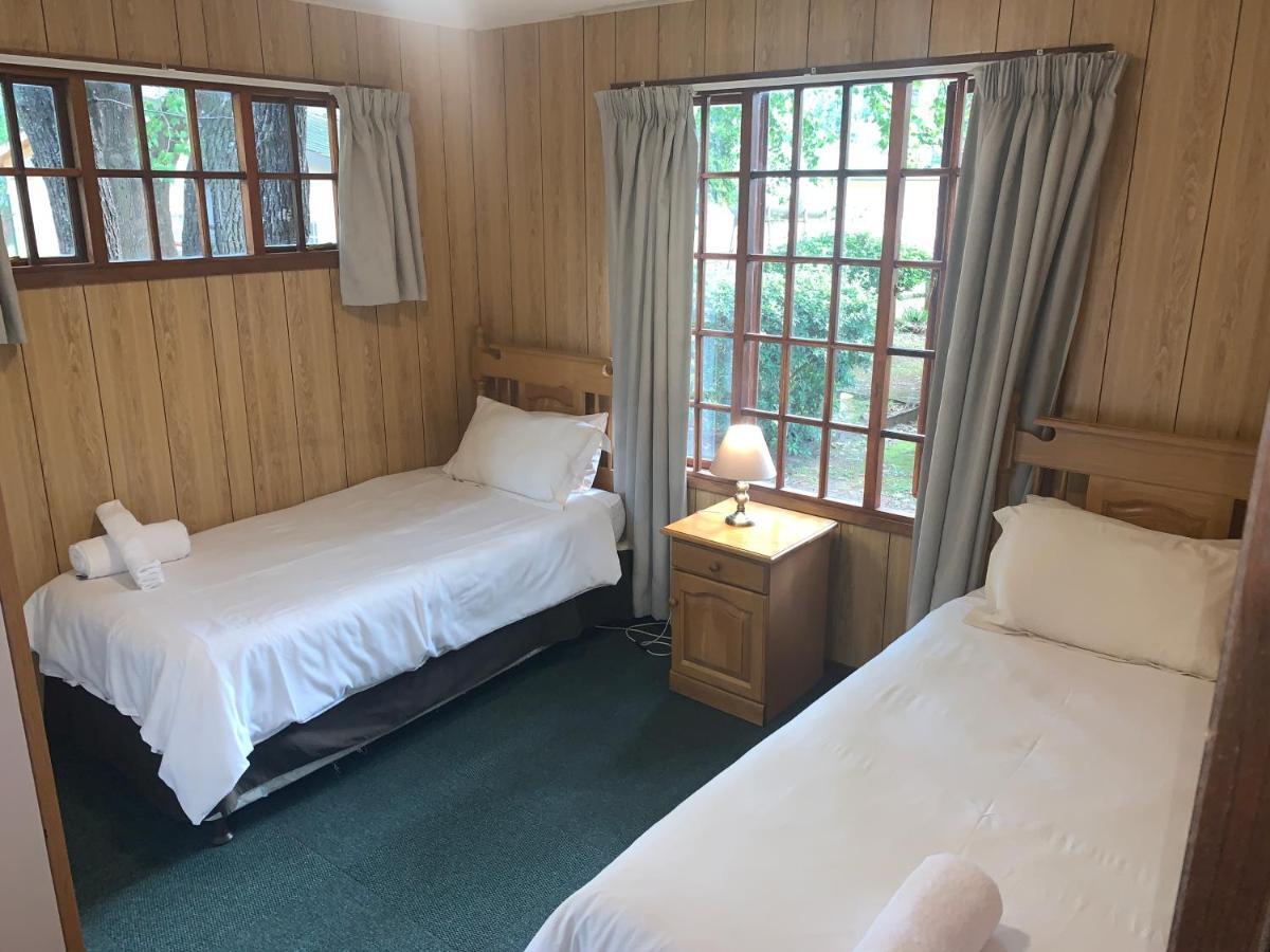 Dragon Peaks Mountain Resort Champagne Valley エクステリア 写真